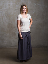 Load image into Gallery viewer, Slim Macabi Skirt